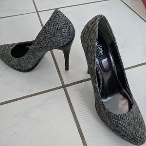 Charles David gray pumps